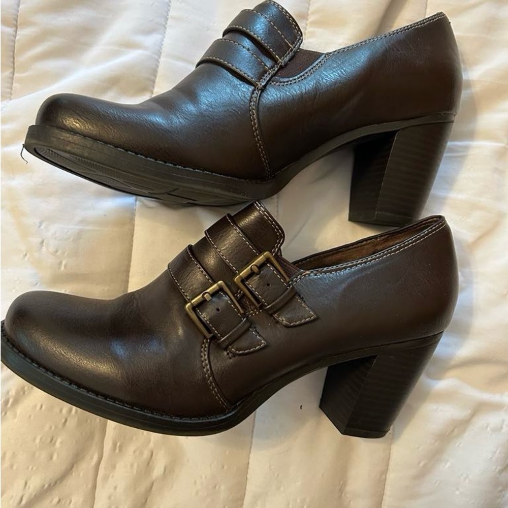 Natural Soul Leather Heeled Shoes